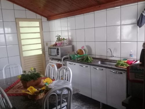 Casa à Venda no Conjunto Habitacional Hilda Mandarino em Araçatuba/SP